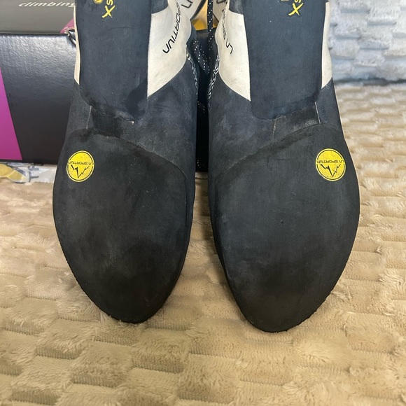 La Sportiva Women's Katana Black and White Climbing Shoes - Picture 4 of 5